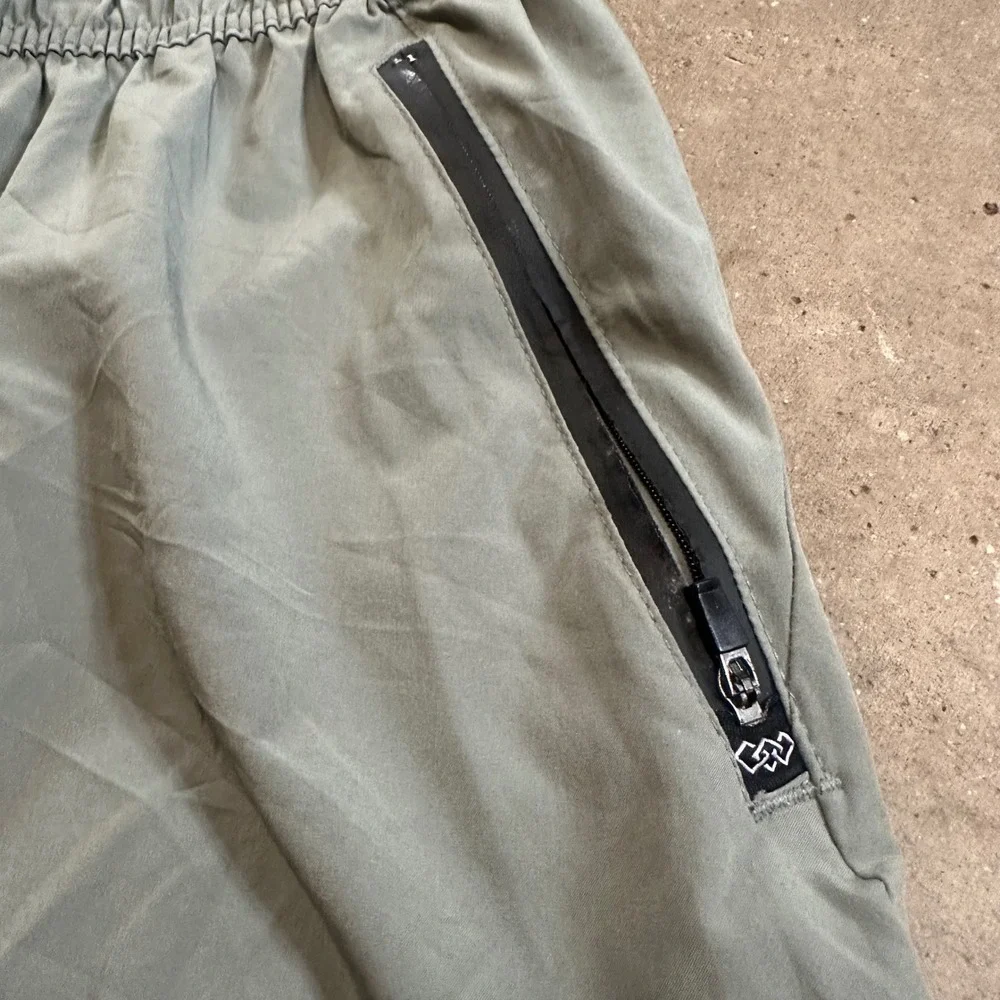 LEG3ND Athletic Shorts Mens L Green Zipper Pockets Performance Gym Workout